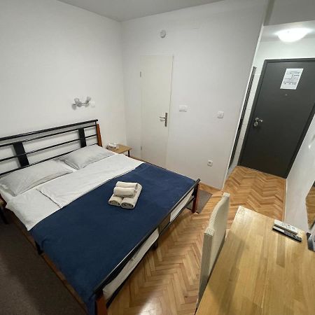 M-Blok Hotel Zagreb Buitenkant foto